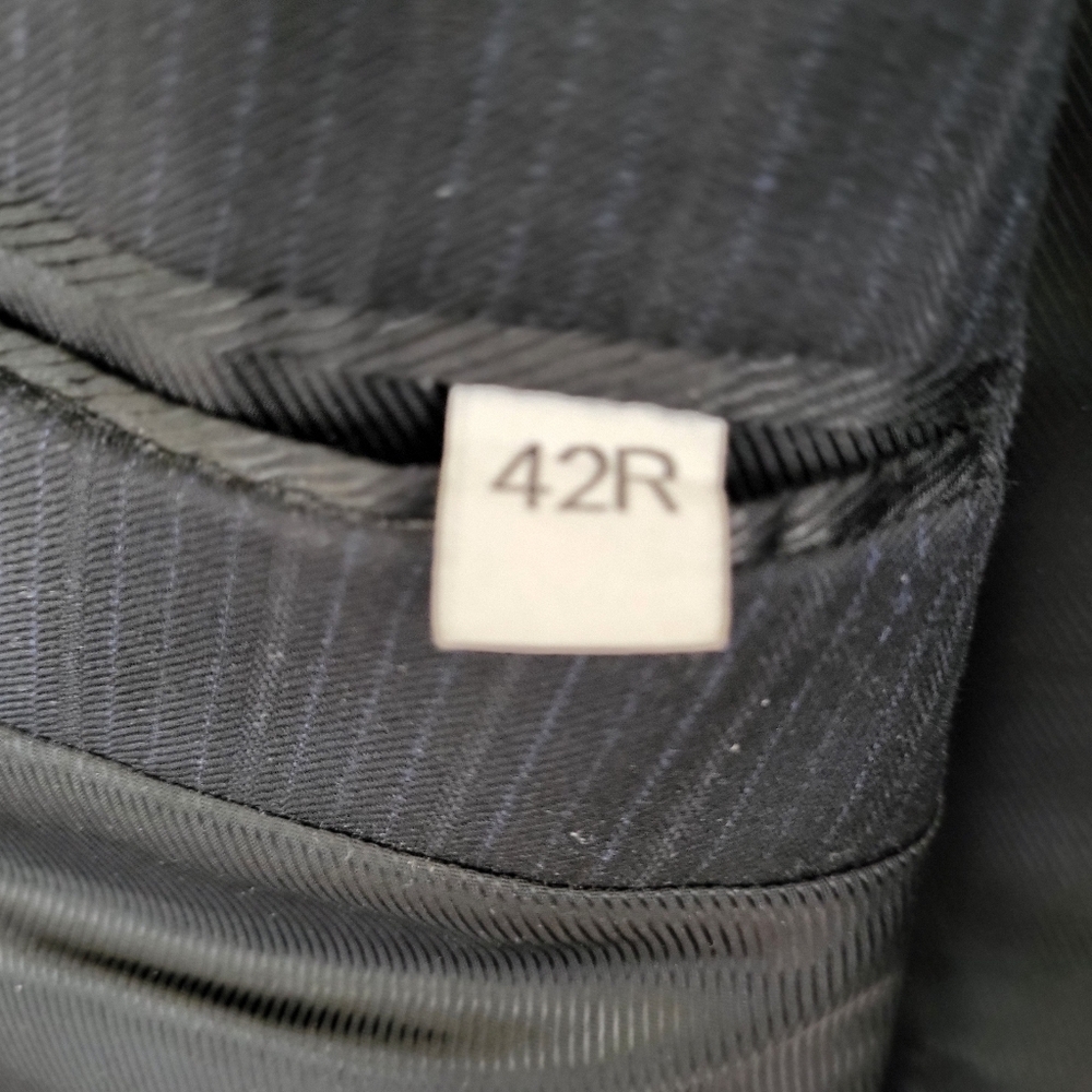 Navy Stripe Sport Coat with Notched Lapels and Structured Shoulders 42 - Picture 3 of 9